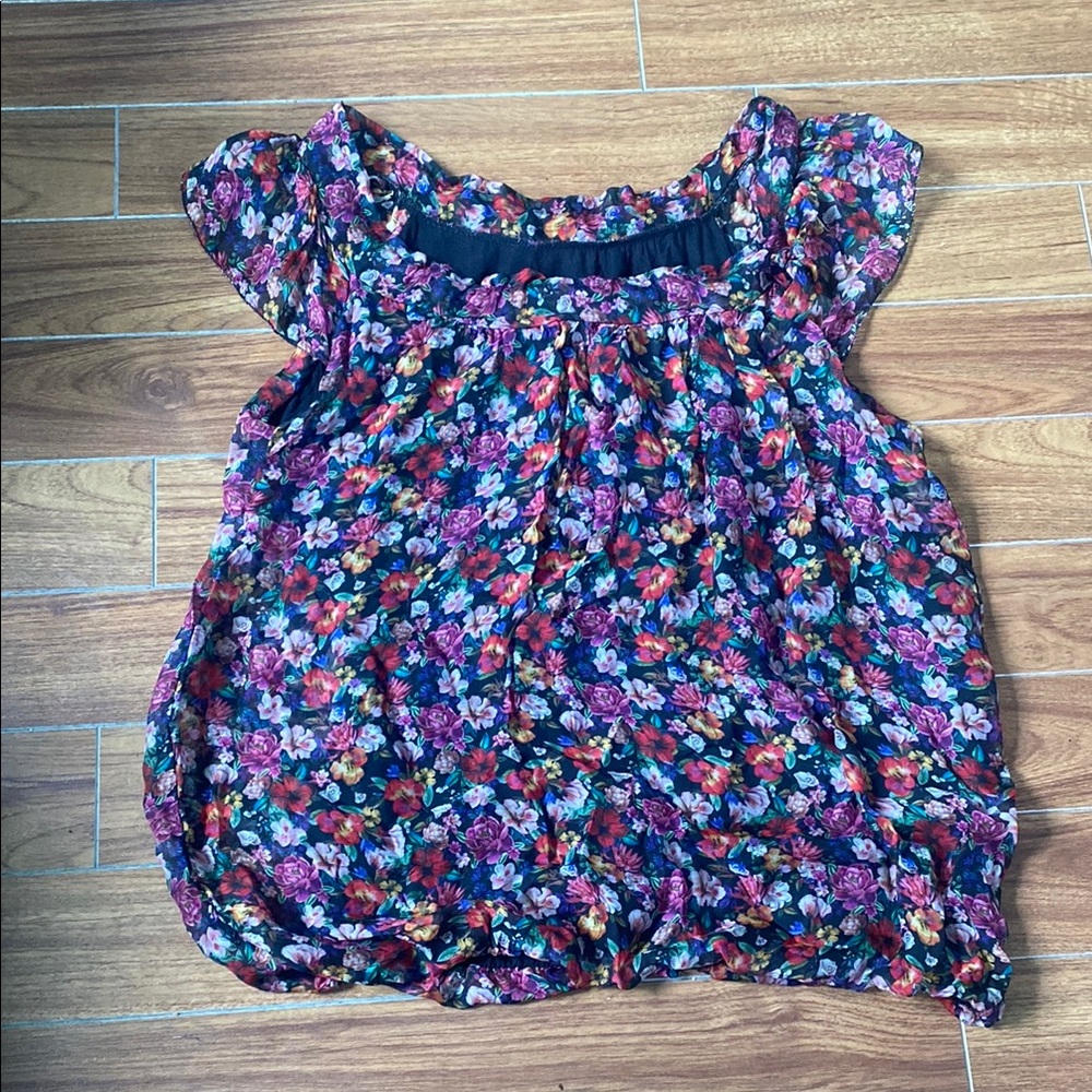 Size Small Italian Made Floral Bubble Hem Sleeveless Top